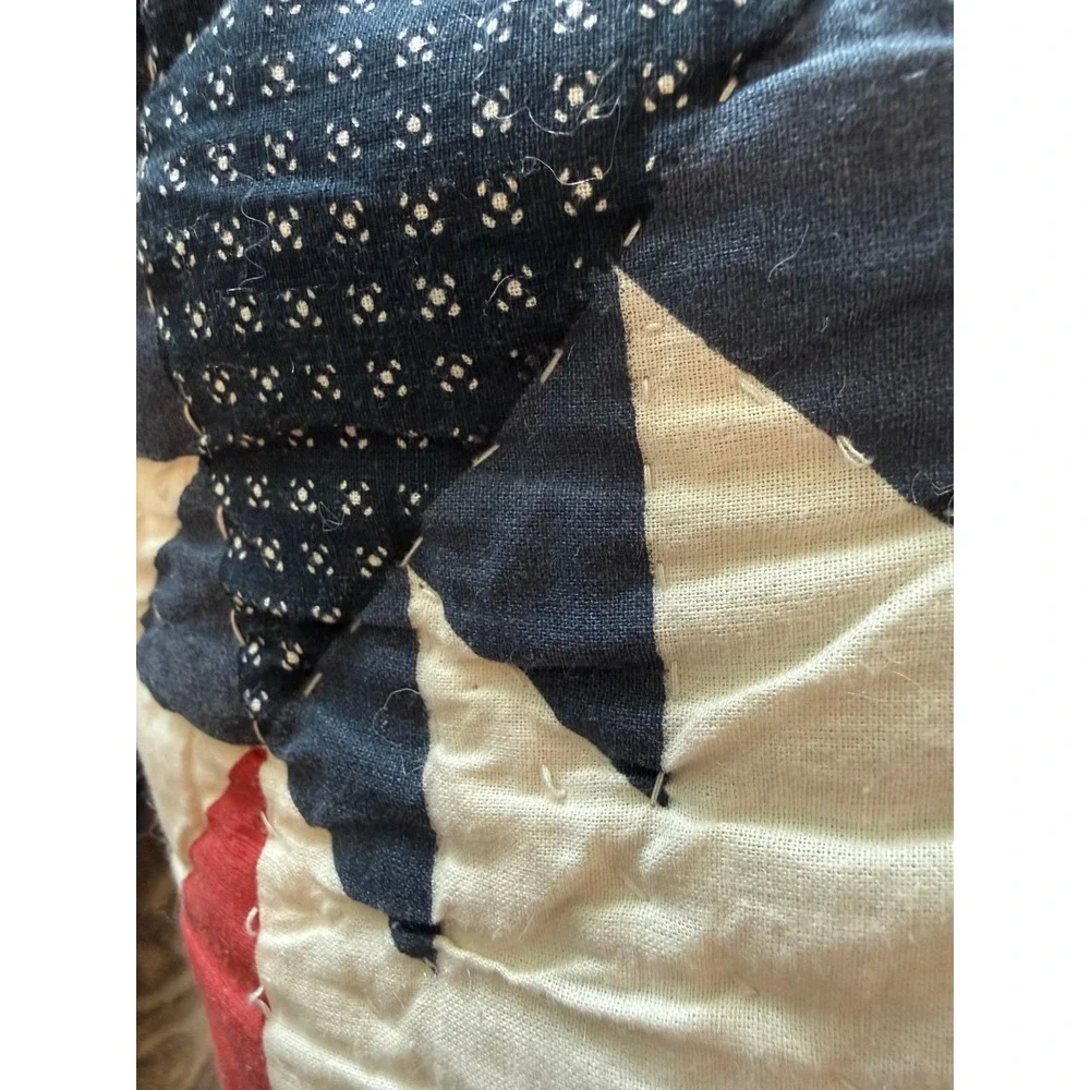 Large Snowflake quilt. In Americana colors. Hand sewn
